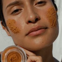 Resurface Scrub | NOTO Botanics | Enzympeeling für Gesicht und Körper