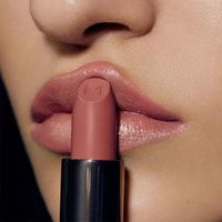 Dazzle Nights Satin Shine Lipstick | Flattery 501 | Mádara | Pflegender Lippenstift